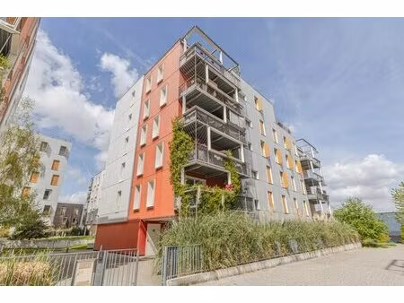 appartement 4 pièces de 82 m² à l'île-saint-denis