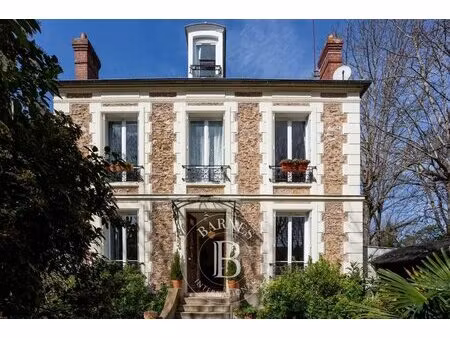 ris-orangis (91) – maison bourgeoise du xixe siècle – terrasse en bois avec deux bains...