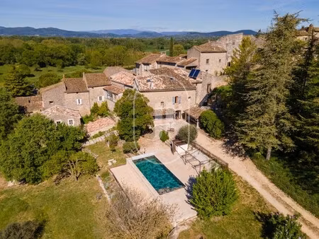 maison de luxe à vendre à barjac
