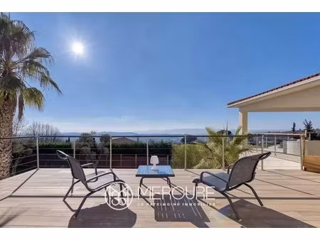 villa de luxe à vendre à châteauneuf-grasse