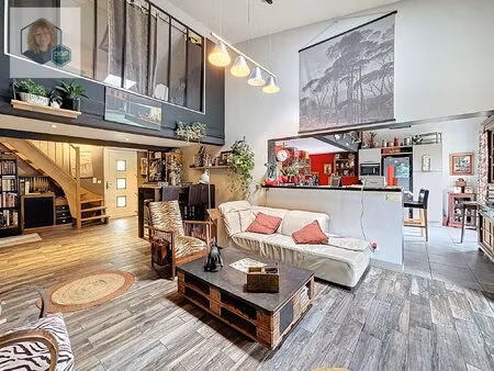 un bien de caractère rénové avec jardin remarquable et fort p