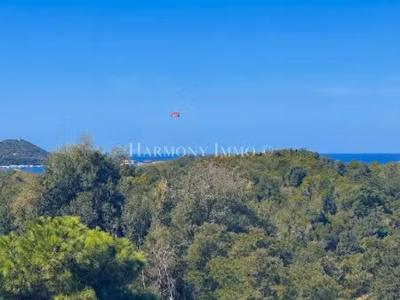 pietrosella. villa sur le toit . à 5 min de la plage d'agosta et 20 min de l'aéroport...