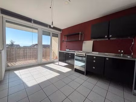 ornex  à la frontière avec ferney voltaire  proche lycée  appartement de type 3 de 66m2 au