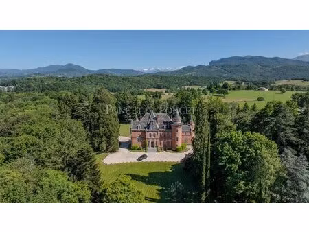 magnifique château du xixe siècle avec 31 hectares