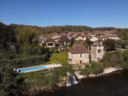 vente maison 7 pièces 212 m² à lalinde (24150)  750 750 €