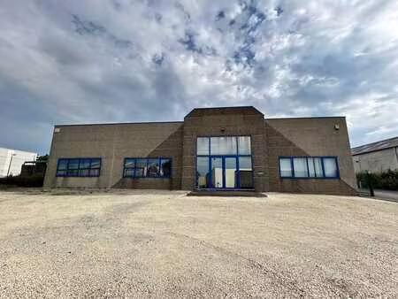 bâtiment industriel à vendre/à louer (prix non affiché)