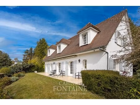 maison de luxe à vendre à le mont-saint-adrien