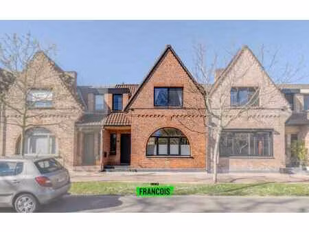 maison moderne bénéficiant d'un emplacement privilégié au c…