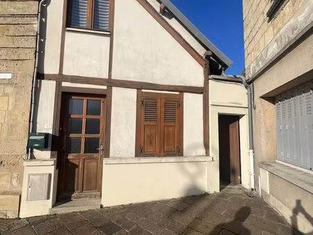 maison de ville lumineuse | centre historique de noyon | 32m²