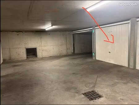 loue garage fermé résidence proche medipole