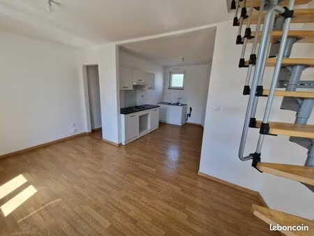 f2 duplex 36m2 proximité axes routiers avec parking