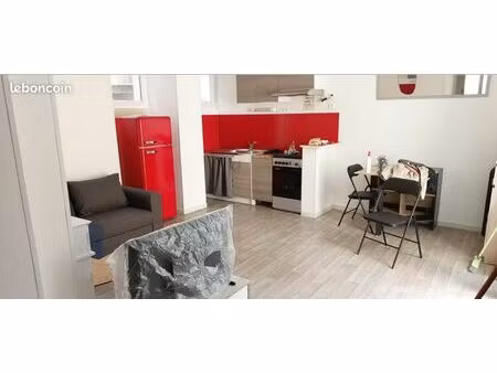 grand t2  rez de chaussee avec cour