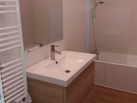 métro oullins centre  au calme  sans vis à vis