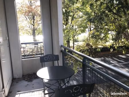 location studio meublé