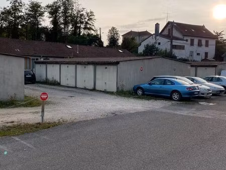 loue box garage 14m2 à montbeliard