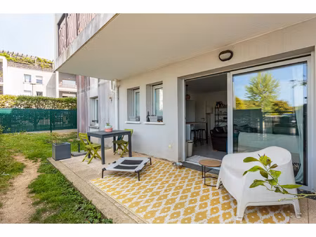 t3 lumineux avec terrasse  parking et cave résidence récen