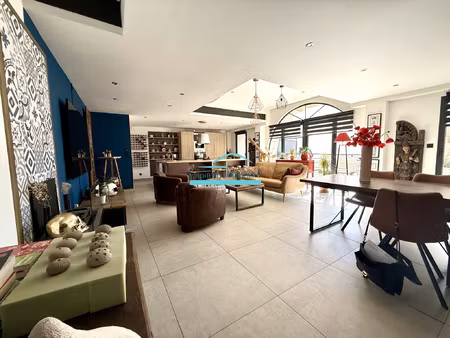 loft de caractère 110m2 avec terrasse et stationnement- mir