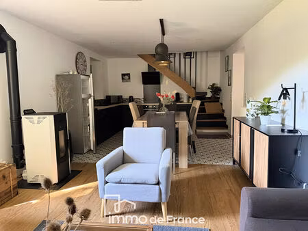 belle maison en pierre rénovée avec terrain plat