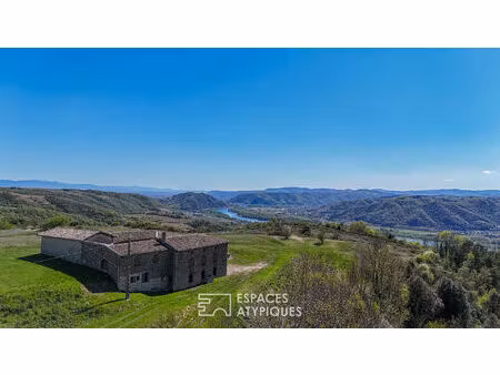 corps de ferme de 820 m² à réhabiliter avec vue panoramique