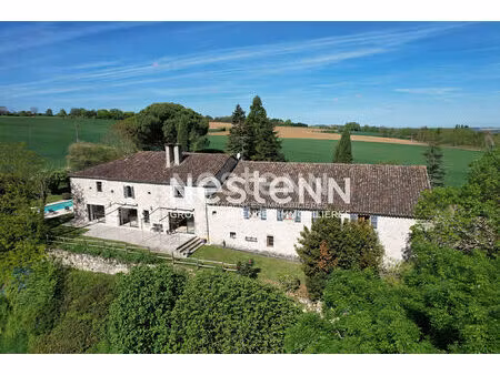 propriété de caractère avec piscine et dépendance sur plus d'1 4 hectare