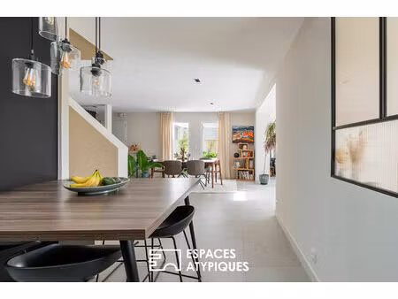 maison contemporaine et sa vie de plain pied sur piscine