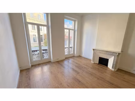 t3 rue roux de brignoles