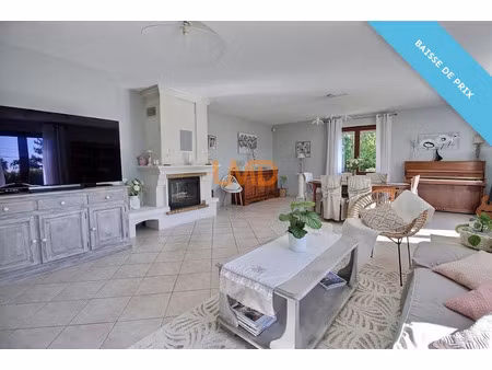 vente maison 6 pièces 177 m² à burie (17770)  315 000 €