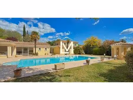 villa avec piscine et jardin saint-antonin-du-var (83)