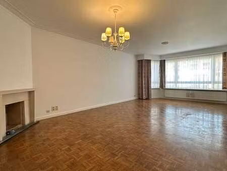 à louer – appartement ± 80 m² - 2ch - terrasse et garage box