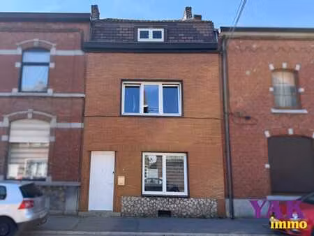 belle maison 2 façades avec jardin et double garages