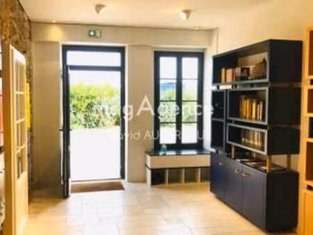 vente bureaux et commerces à port-joinville (85350) : à vendre / 103m² port-joinville