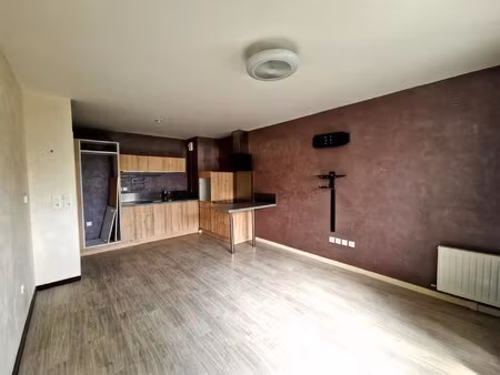 très bel appartement type f3 au rdc avec jardinet et terrasse !