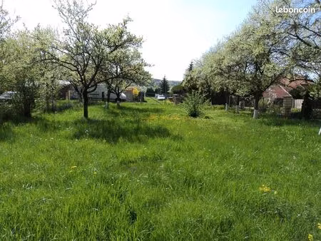 terrain constructible 1055m² à mont-villers