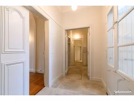 ? t4 rénové - 104 m² - 3 chambres - centre-ville castres - terrasse