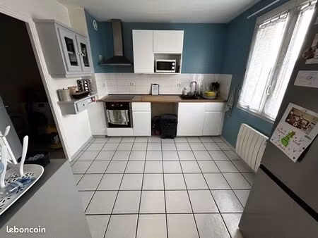 maison de bourg à louer montamise