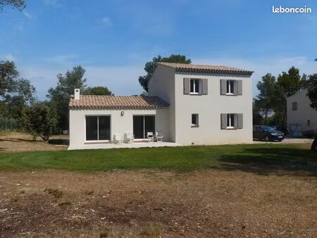 maison / villa récente de 4 chambres  sur terrain arboré