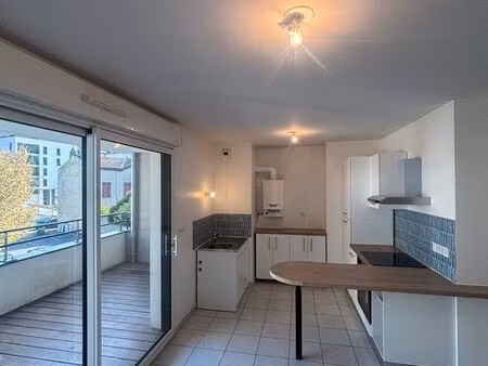 t2 lumineux avec balcon - fontaines-sur-saône