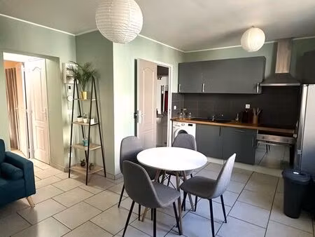 t2 rénové meublé & équipé – centre-ville