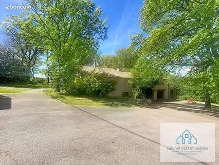 maison t4 de 140m2 avec grand terrain et double garage en s/sol