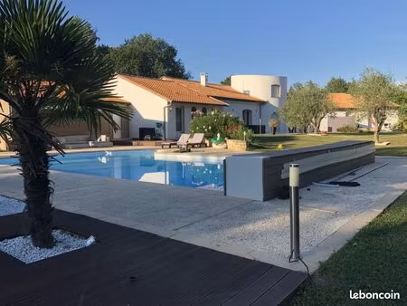 studio meublé avec piscine