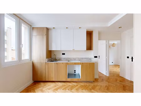 *** appartement 3 pièces - entièrement refait - proche métro ***