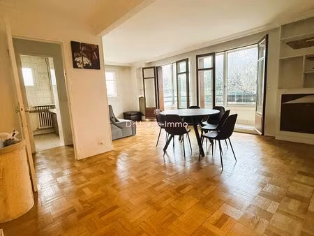 superbe appartement t3 avec terrasse et box