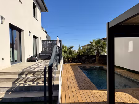 grabels villa contemporaine récente avec piscine et sous-sol