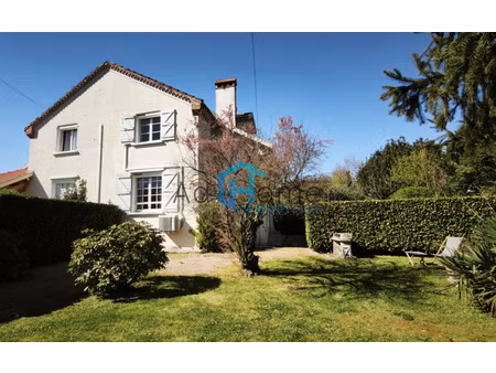 maison de charme au coeur de saint-lys avec jardin