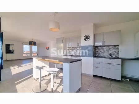 t5 en attique offrant calme et vues panoramiques