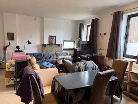 appartement une chambre proche du centre-ville 1er etage.