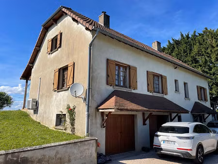maison située au sud louhans et ses 157 arcades  proche de l'autoroute a39 et de l'a6