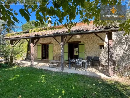 ferme traditionnelle en pierre