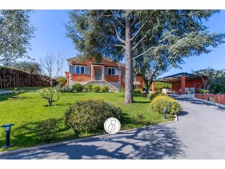 saint-jeannet : maison de caractère / 6 pièces / piscine / jardin / vues dégagées / sud-ou