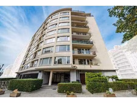 ixelles - bel appartement rénové 2 chambres + balcons